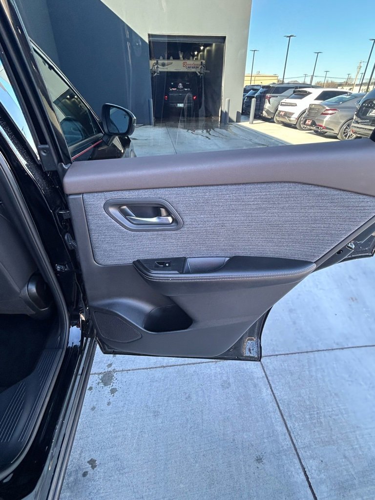 Used 2021 Nissan Rogue SV image 14