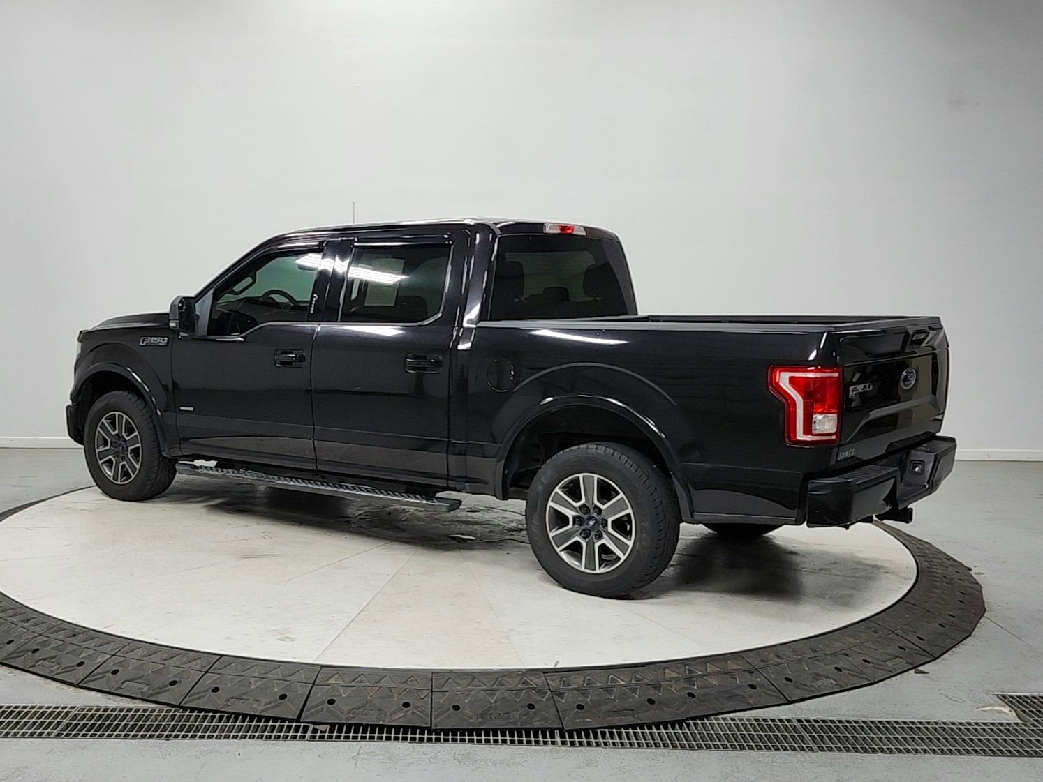 Used 2015 Ford F150 XLT w/ Equipment Group 301A Mid RWD image 5