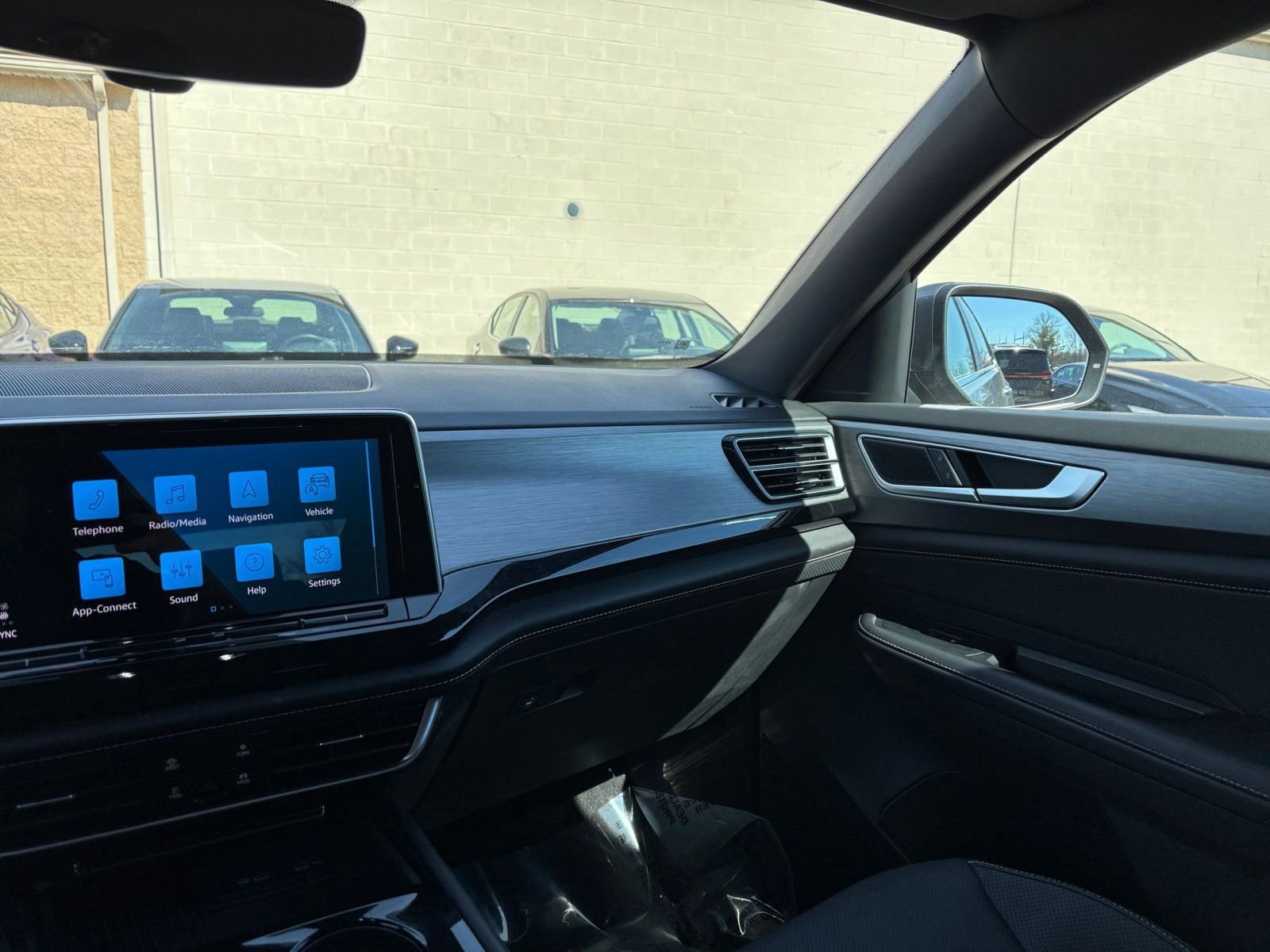 Used 2025 Volkswagen Atlas Cross Sport SE image 38