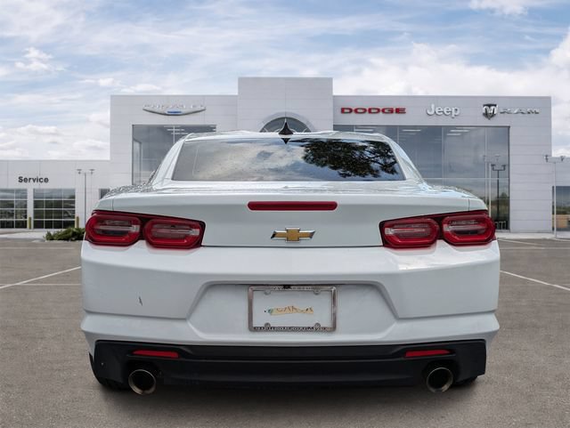 Used 2023 Chevrolet Camaro LT RWD image 4
