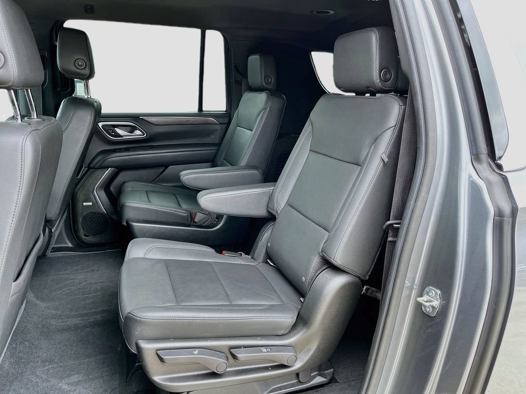 Used 2021 Chevrolet Suburban LT w/ Luxury Package RWD image 30