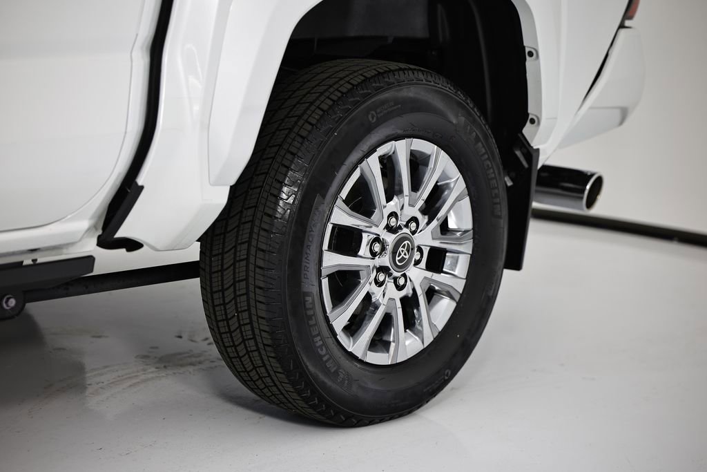 Used 2025 Toyota Tacoma Limited AWD/4WD image 12