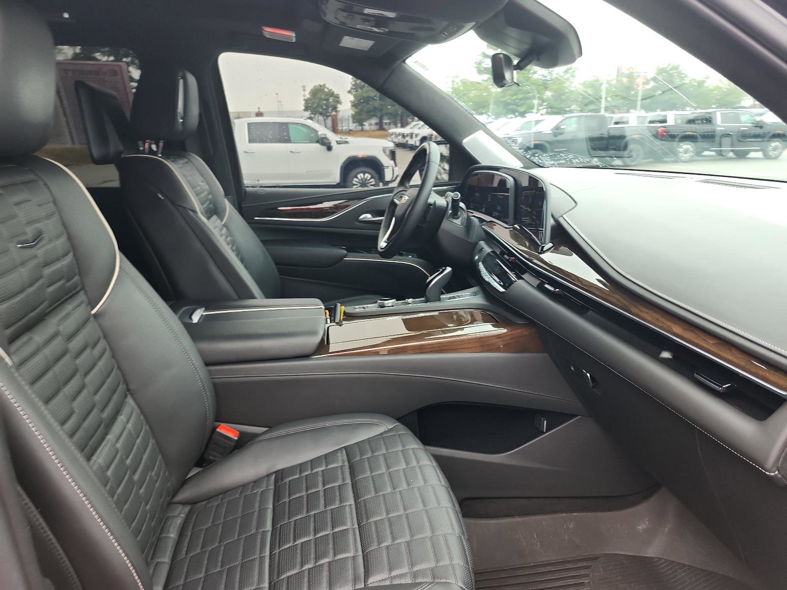 Used 2024 Cadillac Escalade Sport Platinum w/ LPO, ONYX Package image 7