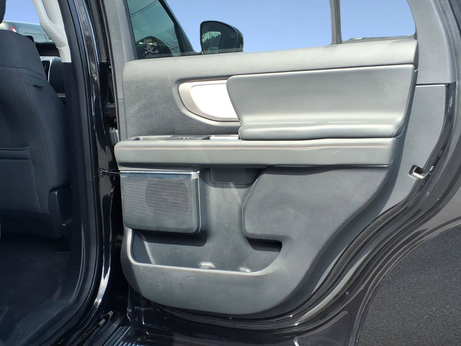 Used 2025 Ford Expedition Active image 11