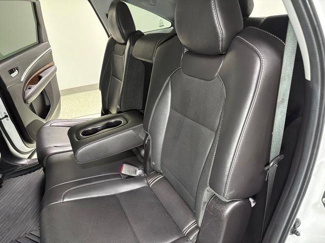 Used 2020 Acura MDX w/ Technology Package FWD image 2