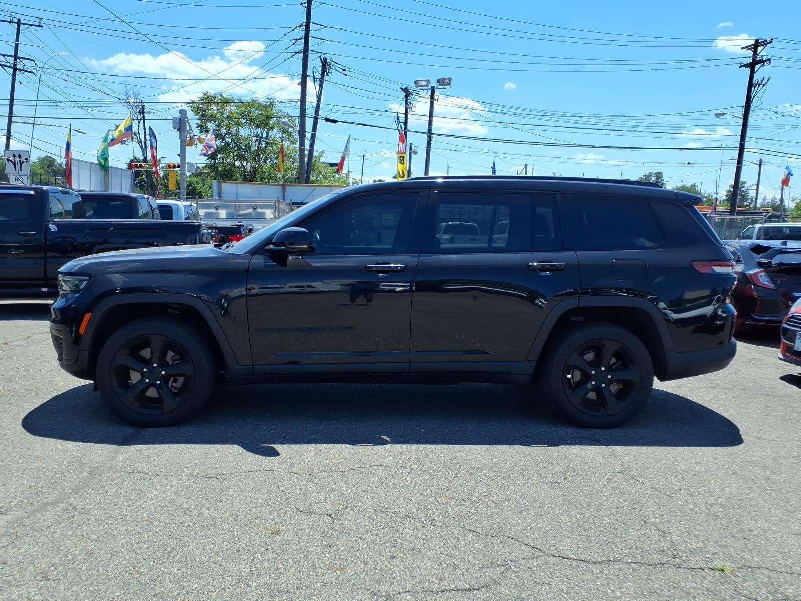 Used 2022 Jeep Grand Cherokee L Laredo AWD/4WD image 4