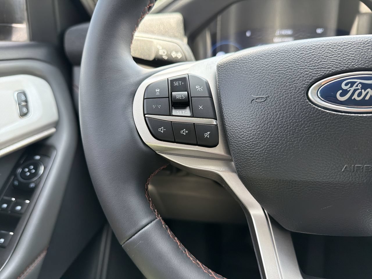 Certified 2025 Ford Explorer Active RWD image 27