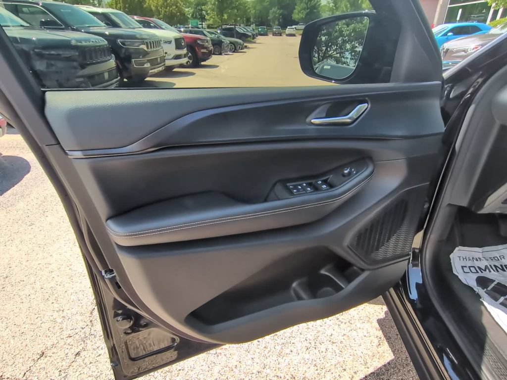 Used 2024 Jeep Grand Cherokee L Altitude AWD/4WD image 21