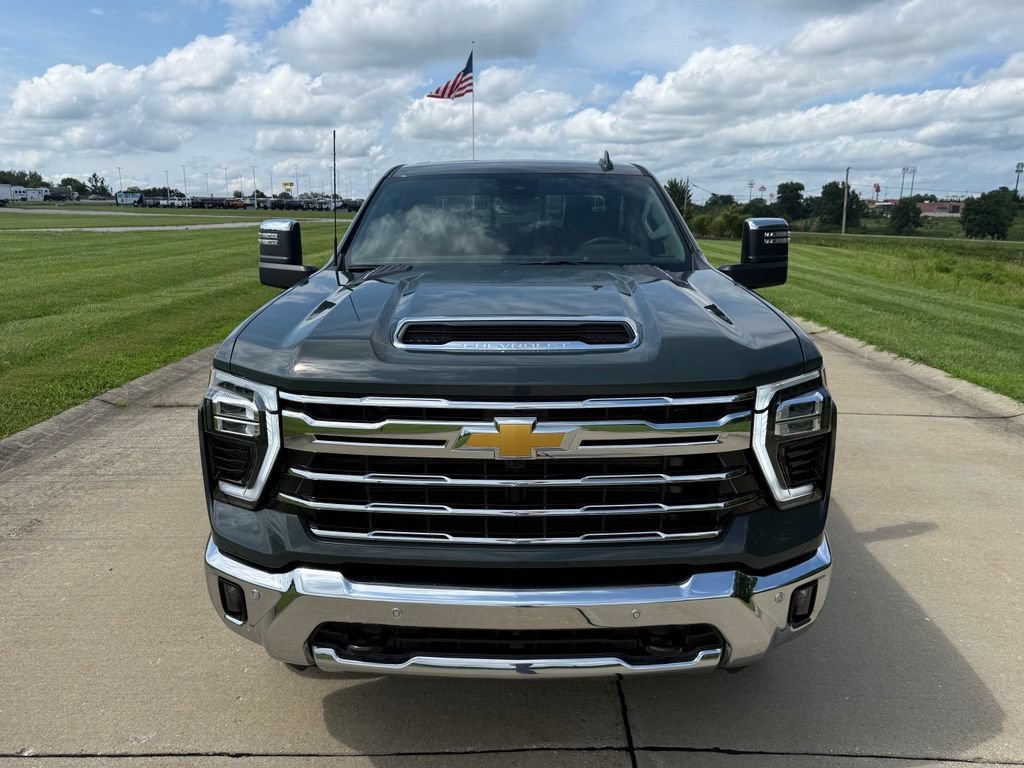 Used 2026 Chevrolet Silverado 2500 LTZ w/ LTZ Premium Package AWD/4WD image 13