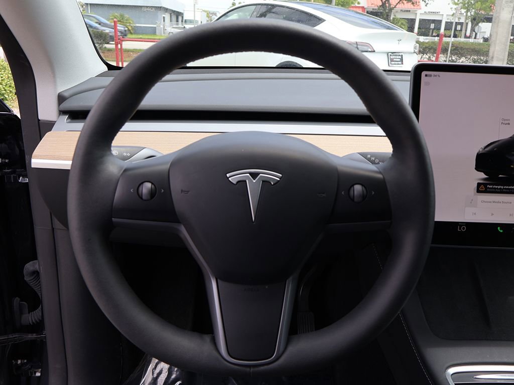 Used 2024 Tesla Model Y Long Range AWD/4WD image 37
