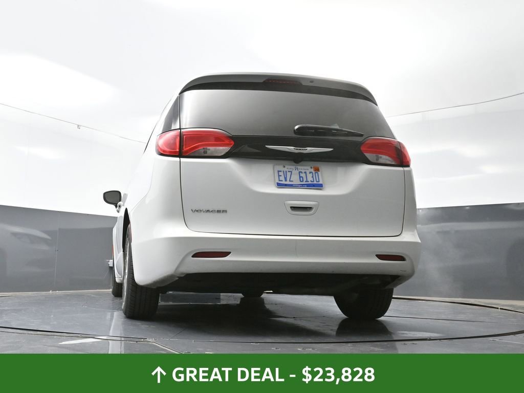 Used 2024 Chrysler Voyager LX image 32