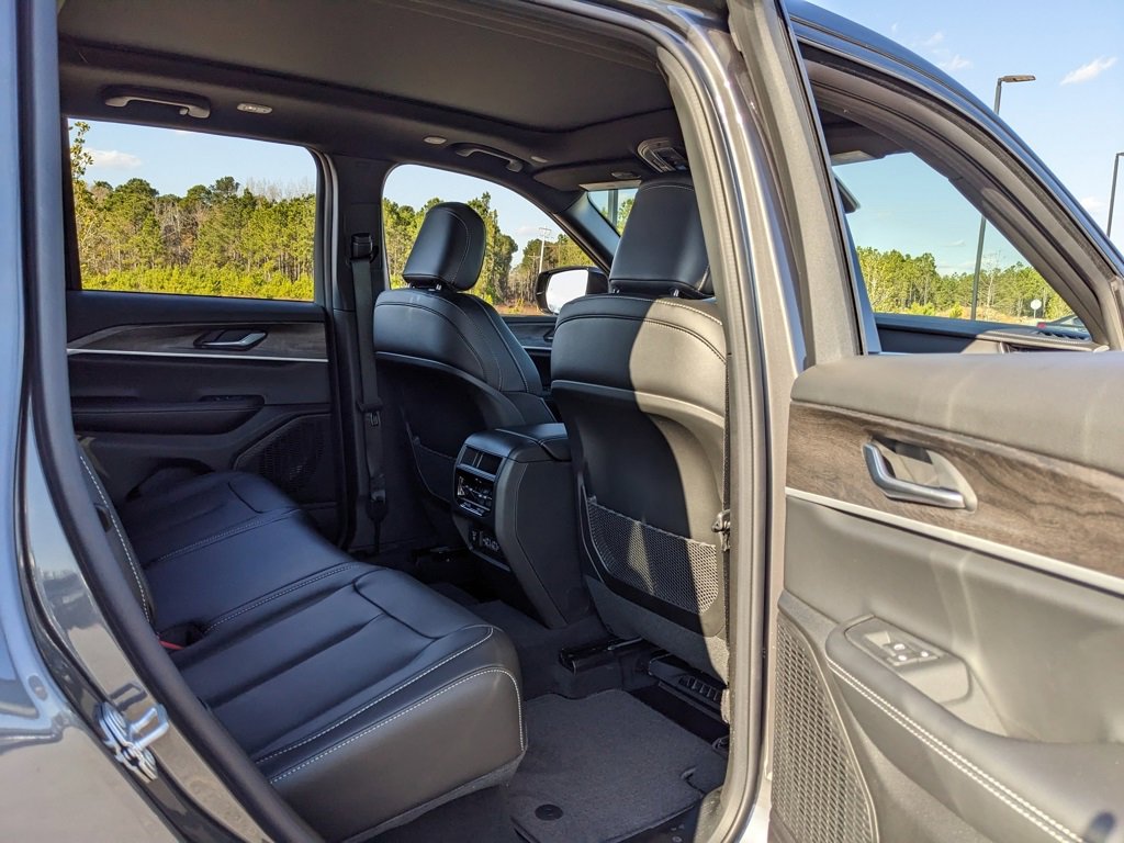 New 2025 Jeep Grand Cherokee Limited image 47