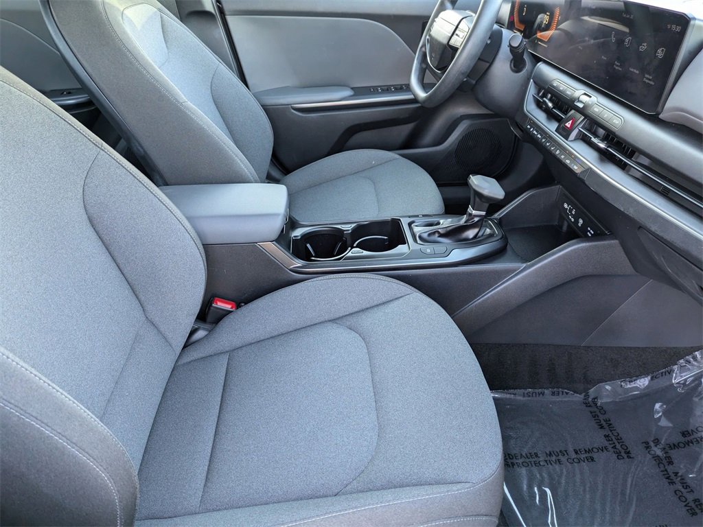 Used 2025 Kia K4 LXS image 29