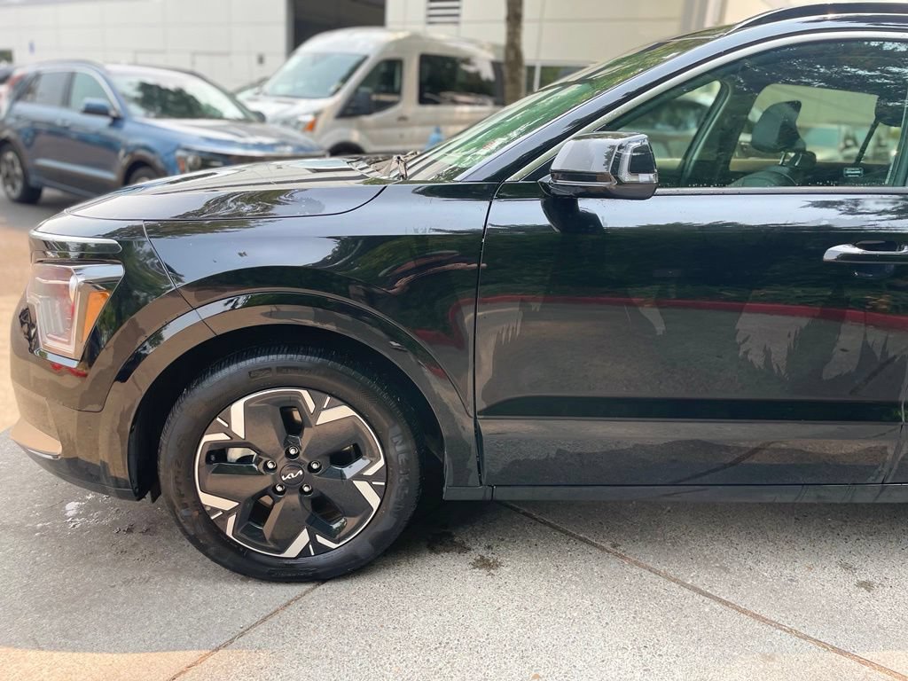 Certified 2024 Kia Niro Wind w/ Wind Preserve Package FWD image 7