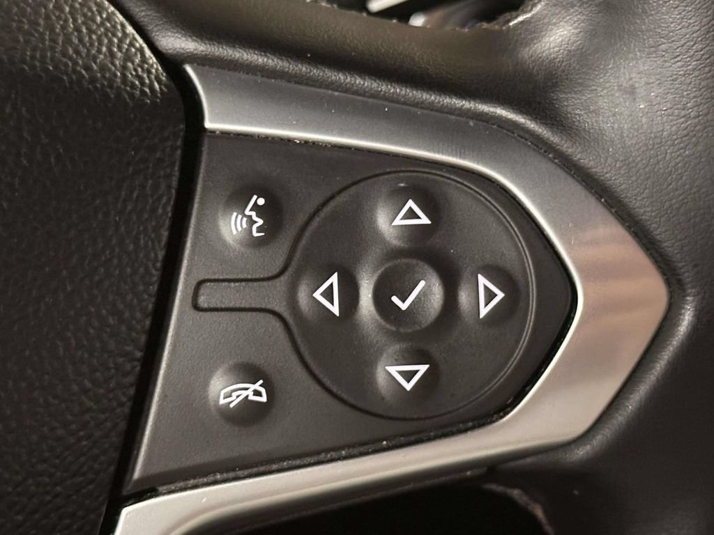 Used 2023 Chevrolet Traverse LT FWD image 22