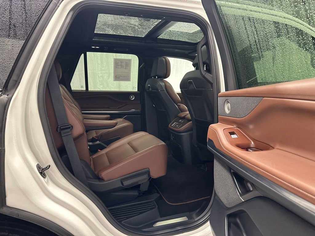 Used 2025 Lincoln Navigator Reserve image 61
