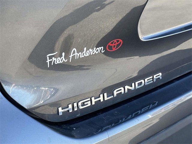 Used 2023 Toyota Highlander XLE image 11
