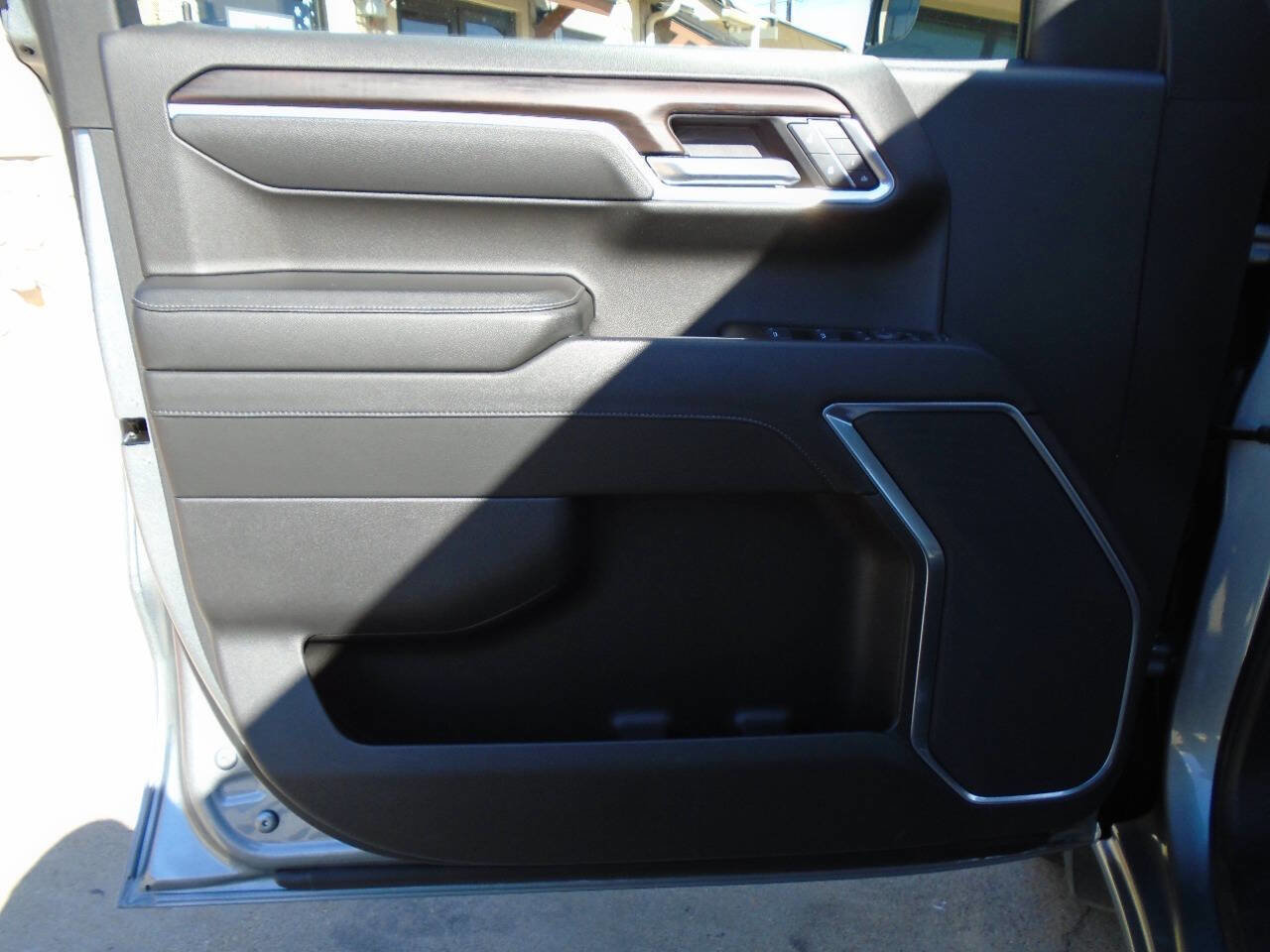 Used 2025 GMC Sierra 1500 SLT image 28