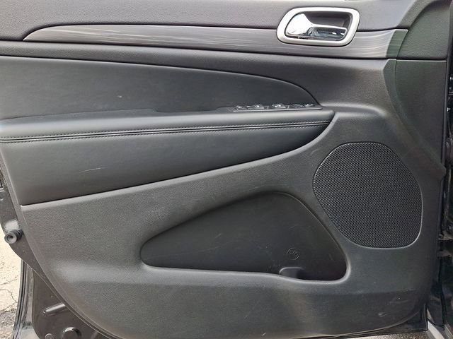 Used 2019 Jeep Grand Cherokee Laredo w/ Laredo X Package image 12