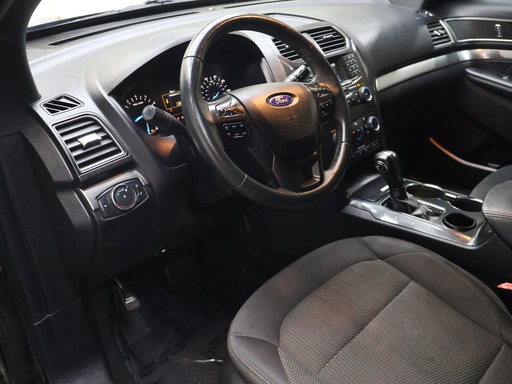 Used 2019 Ford Explorer XLT FWD image 18