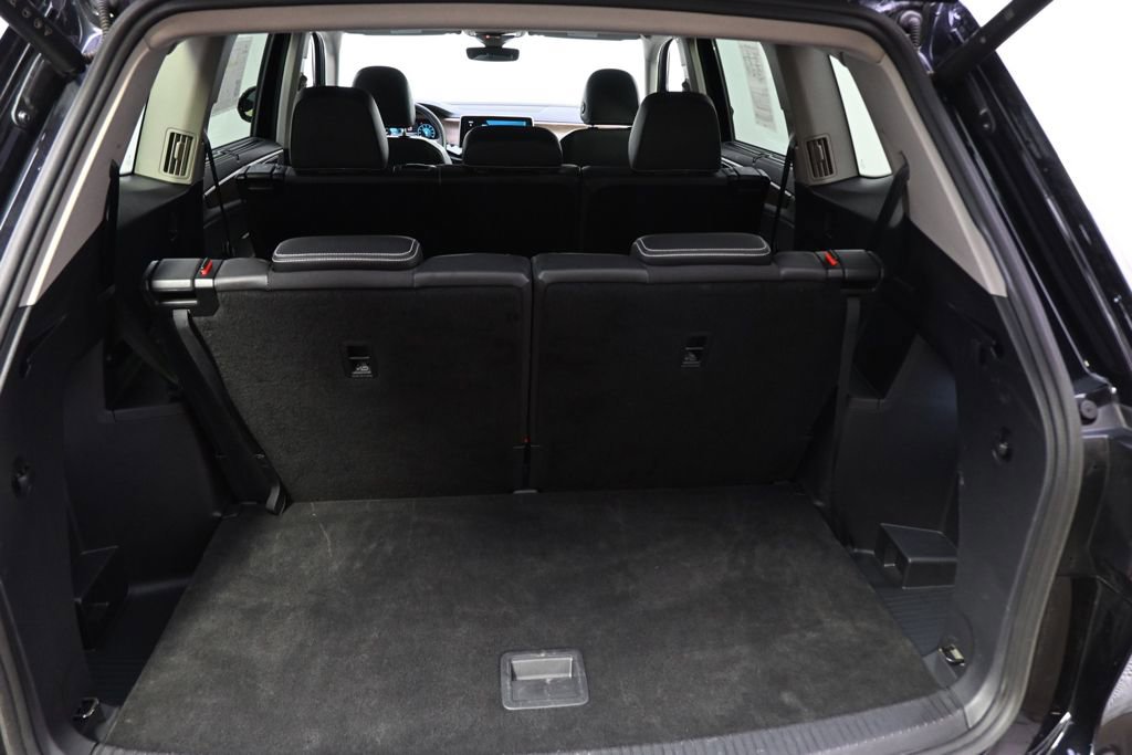 Used 2025 Volkswagen Atlas SE image 19