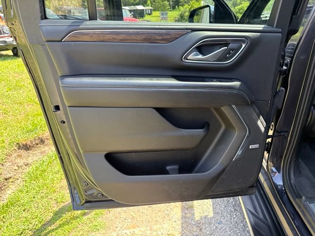 Used 2022 Chevrolet Suburban Premier AWD/4WD image 19