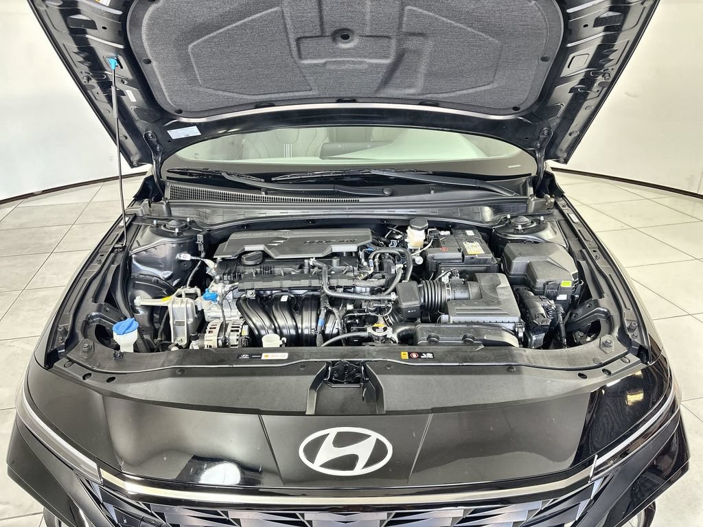 Certified 2025 Hyundai Elantra SEL FWD image 18