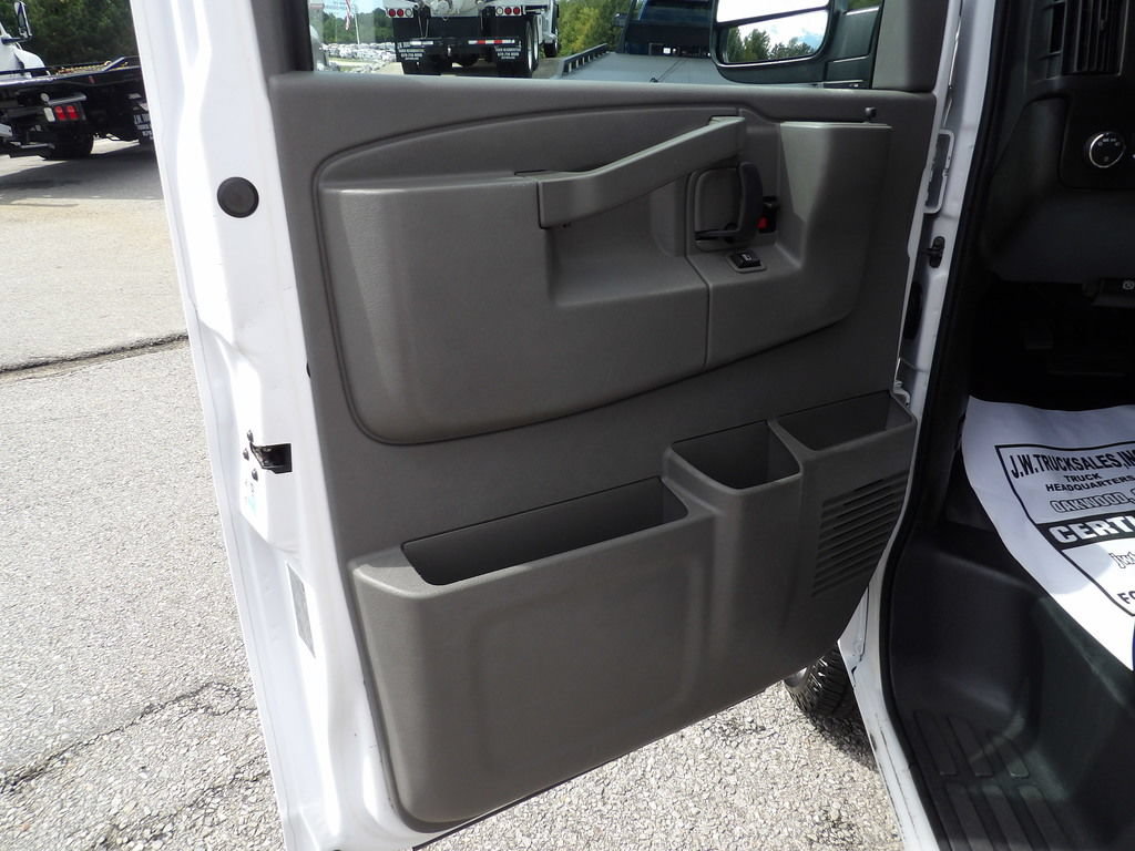 Used 2016 Chevrolet Express 2500 RWD image 14