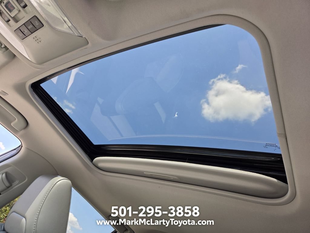 Used 2023 Toyota RAV4 XLE Premium AWD/4WD image 17