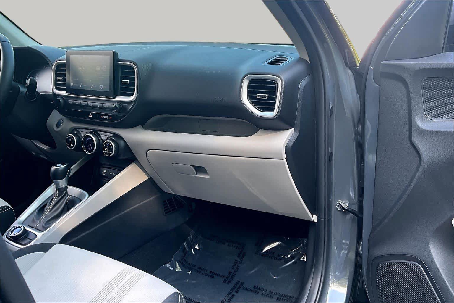Used 2025 Hyundai Venue SEL FWD image 19