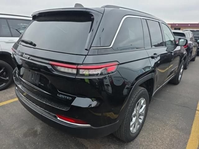 Used 2023 Jeep Grand Cherokee Limited AWD/4WD image 8