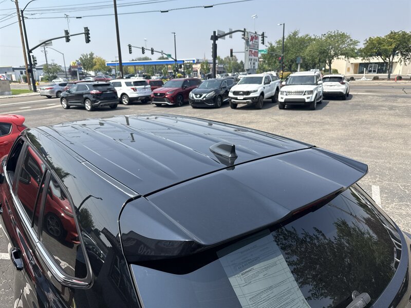 Used 2024 Toyota Highlander LE AWD/4WD image 16