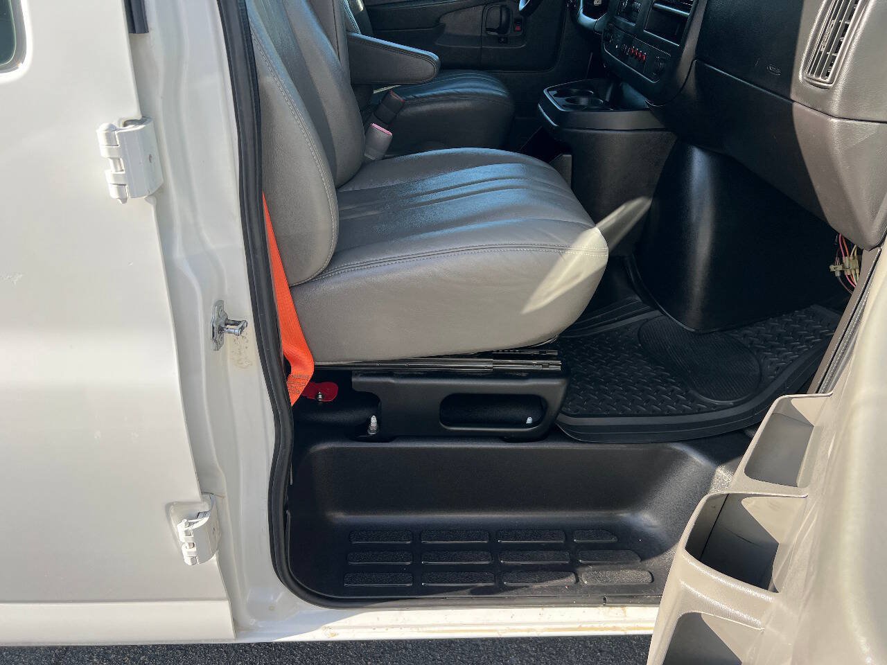 Used 2014 Chevrolet Express 2500 w/ Cold Climate Package RWD image 19