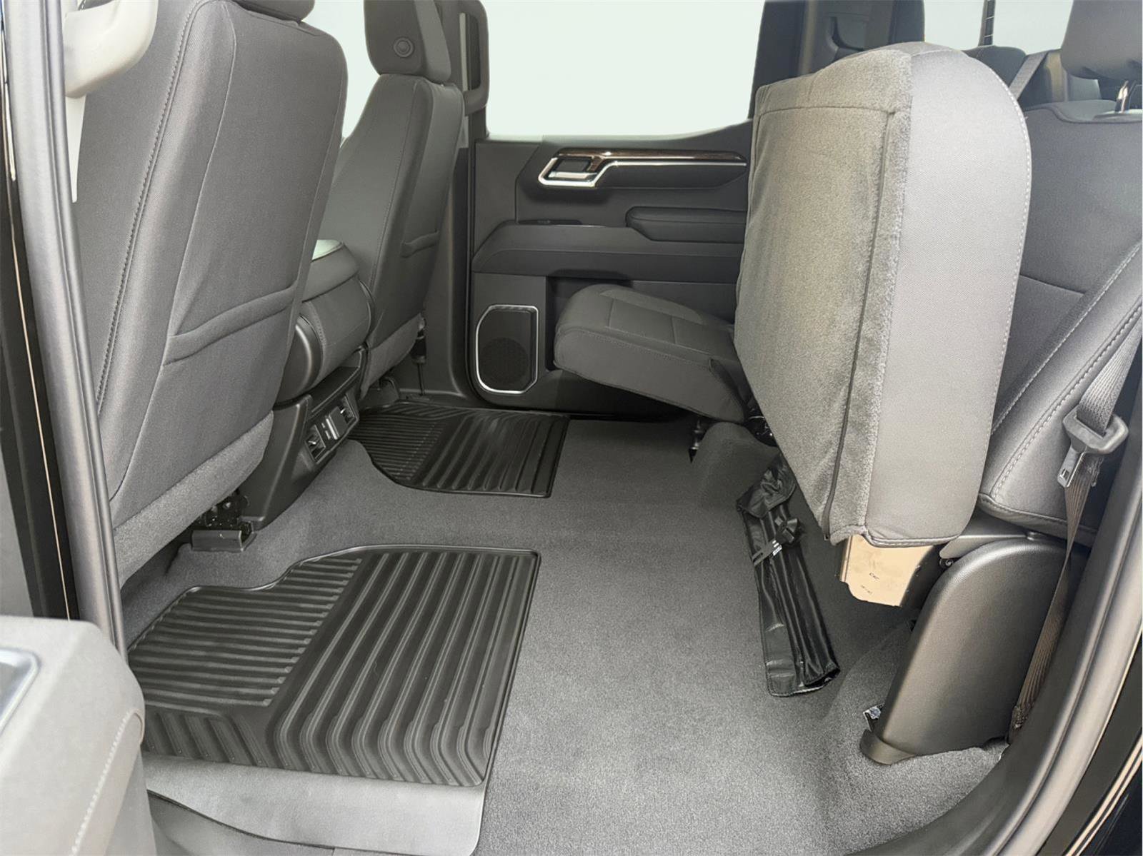 New 2026 GMC Sierra 1500 SLE w/ Preferred Package image 17