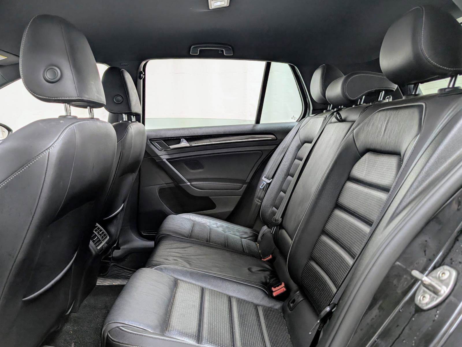 Used 2019 Volkswagen Golf 4-Door image 19