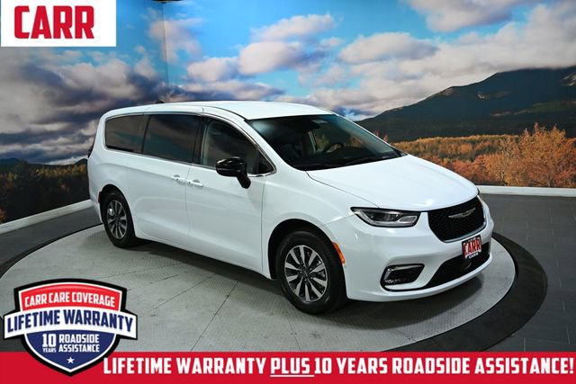 Used 2024 Chrysler Pacifica Select image 1