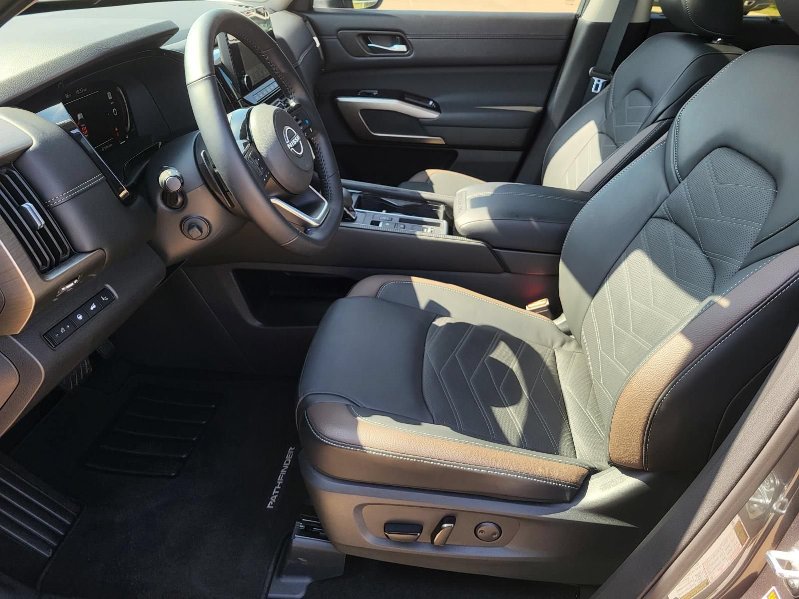 Certified 2025 Nissan Pathfinder Platinum w/ Cargo Package FWD image 25