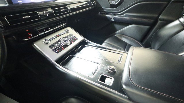 Used 2020 Lincoln Aviator AWD image 18