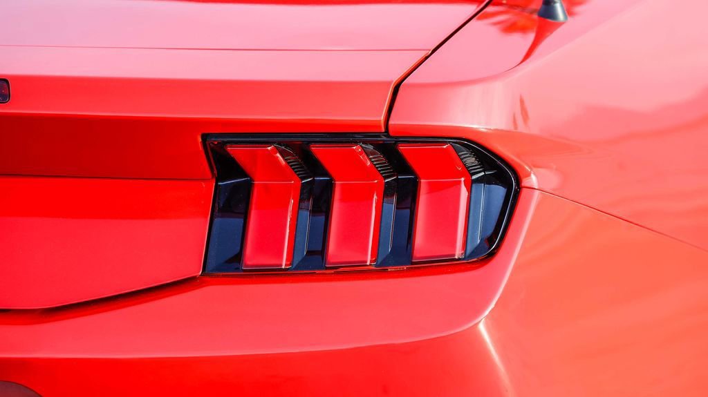 Used 2024 Ford Mustang Convertible RWD image 10