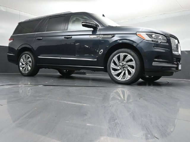 Certified 2024 Lincoln Navigator L Reserve AWD/4WD image 36