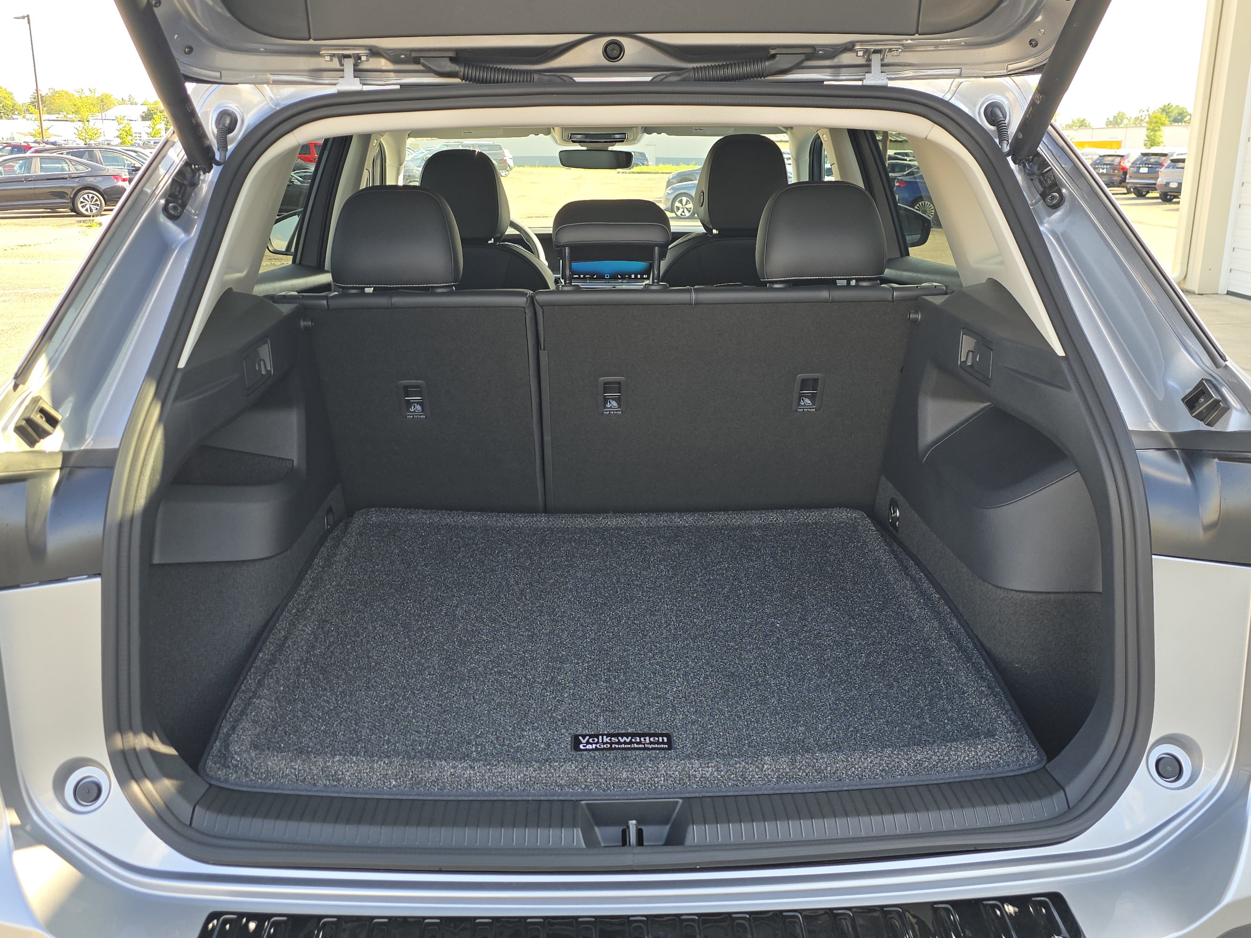 New 2025 Volkswagen Tiguan SE image 14