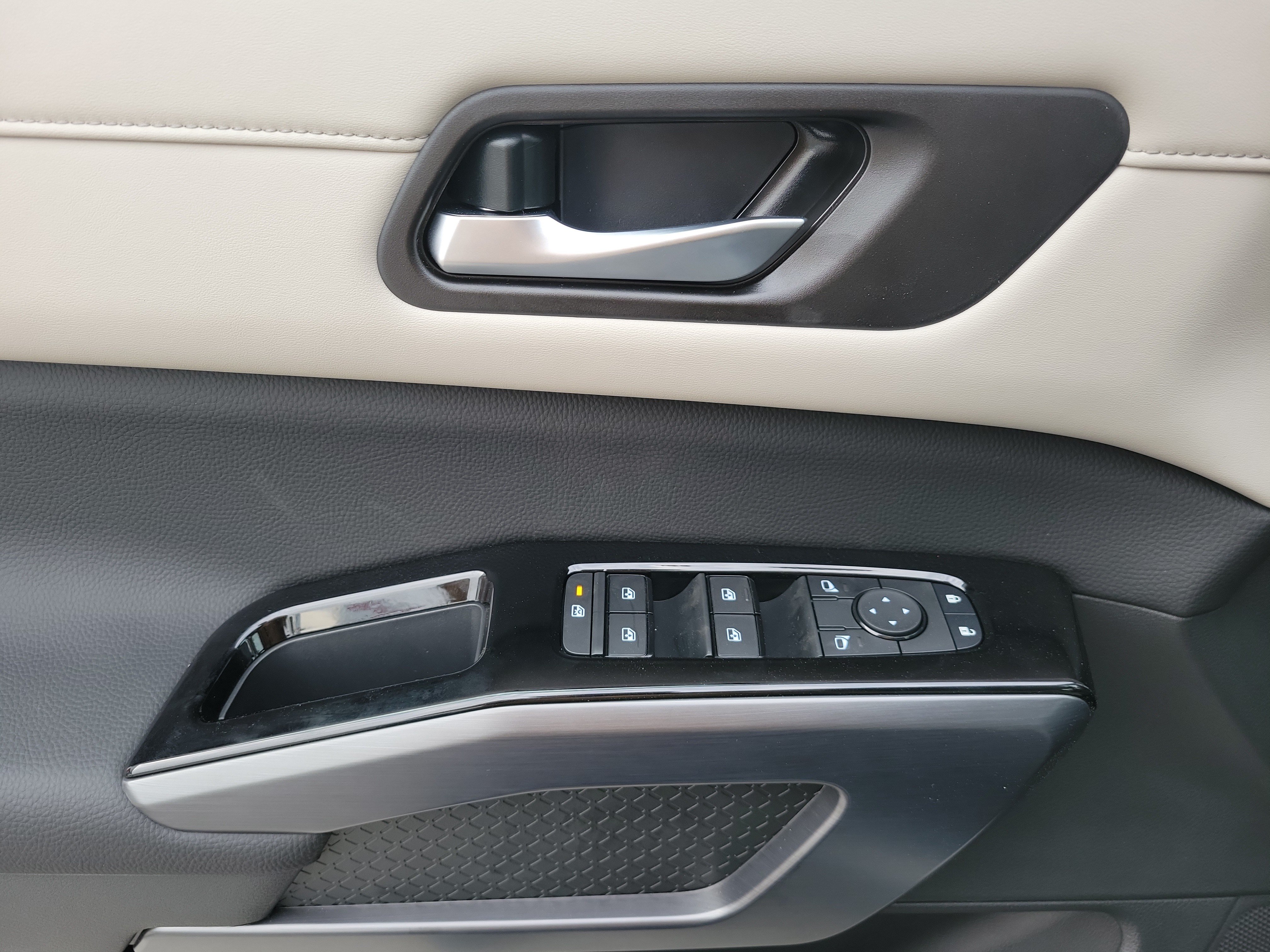 New 2026 Nissan Pathfinder SL FWD image 24