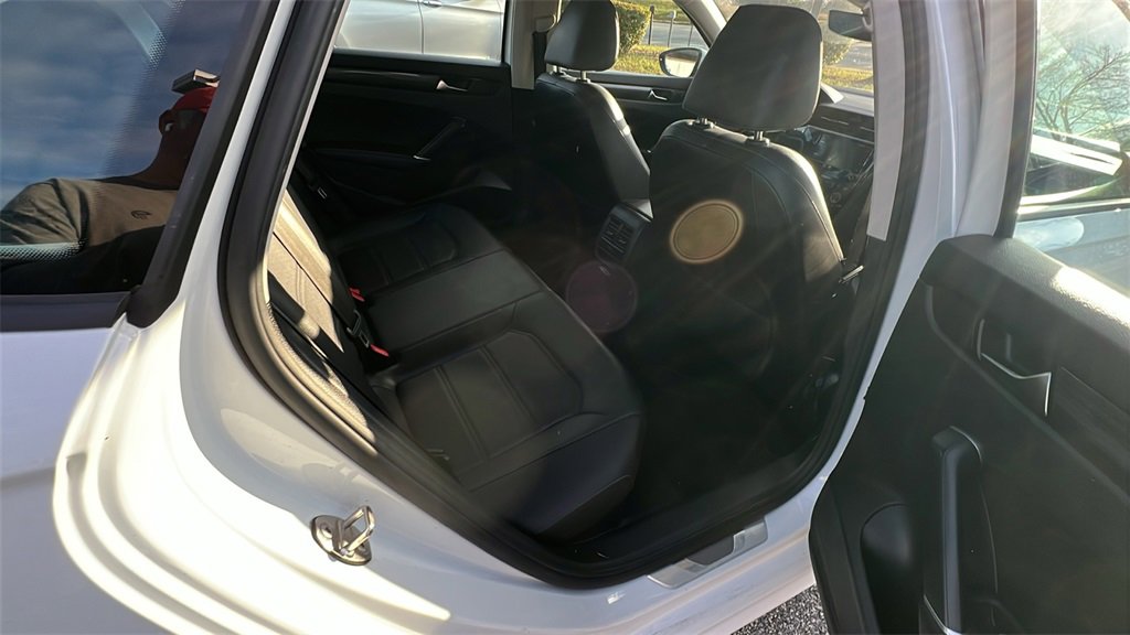 Used 2020 Volkswagen Passat 2.0T R-Line image 19