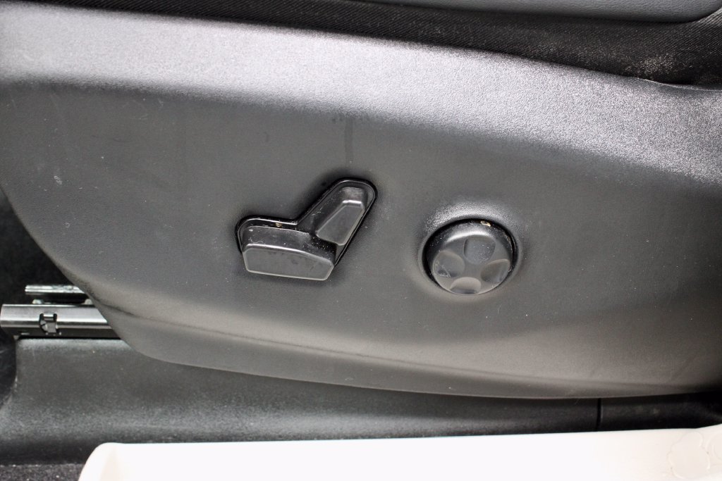 Used 2024 Chrysler Pacifica Touring-L FWD image 25
