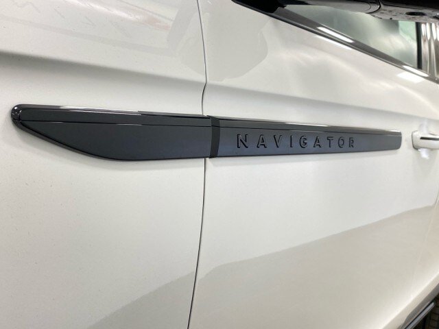 New 2026 Lincoln Navigator Black Label AWD/4WD image 18