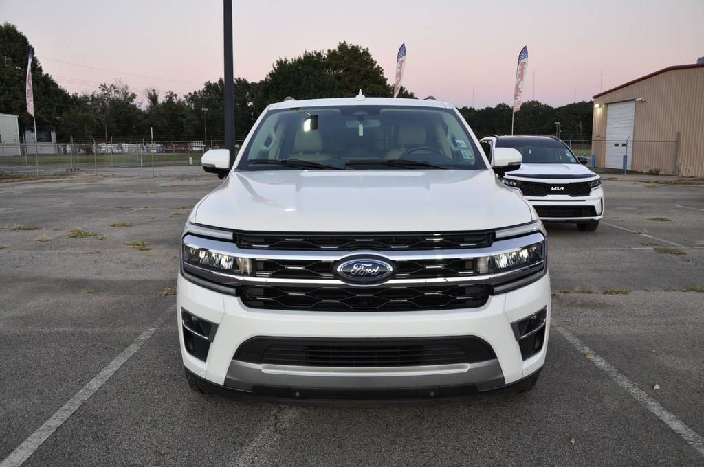 Used 2022 Ford Expedition Limited image 8