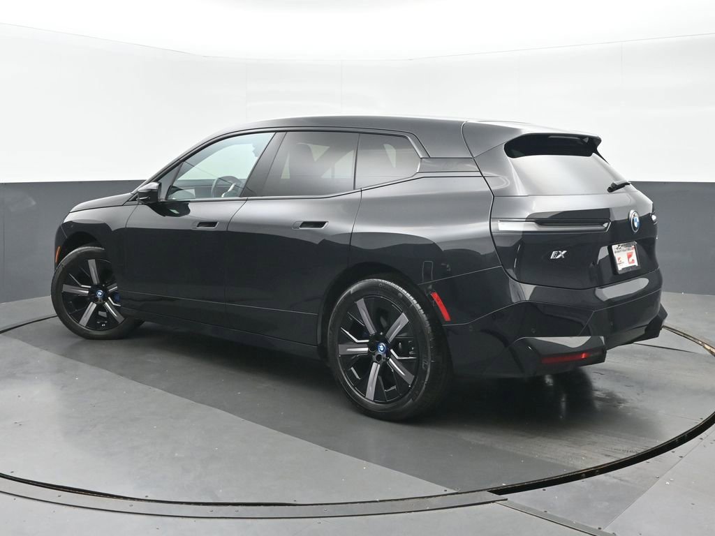 Used 2023 BMW iX xDrive50 w/ Sport Package AWD/4WD image 5