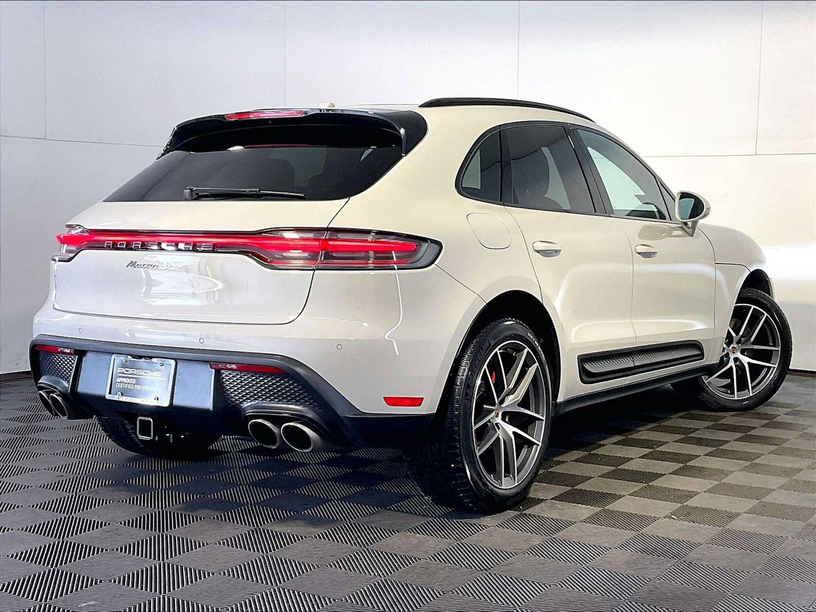 Certified 2023 Porsche Macan S AWD/4WD image 7