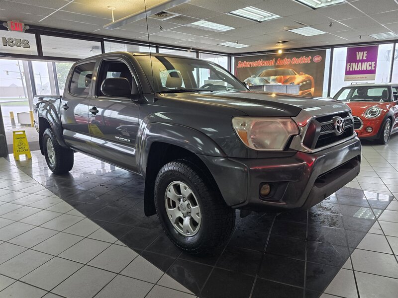 Used 2015 Toyota Tacoma 4x4 Double Cab w/ TRD Off-Road Package image 3