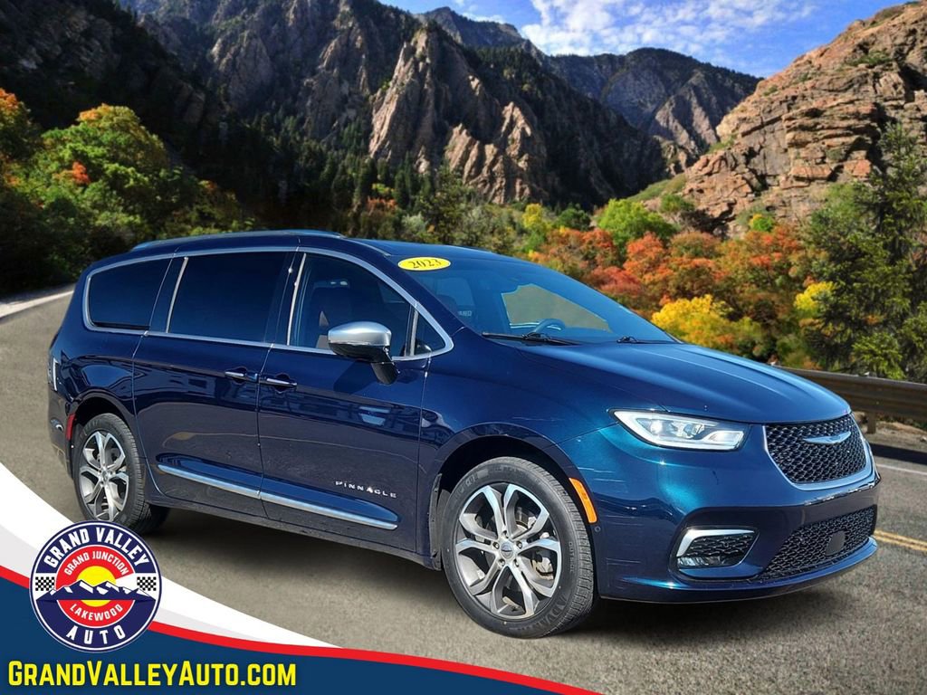 Used 2023 Chrysler Pacifica Pinnacle image 1